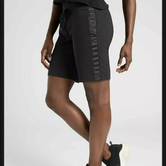 Athleta Metro Downtown Shorts Size Small - Picture 1 of 9